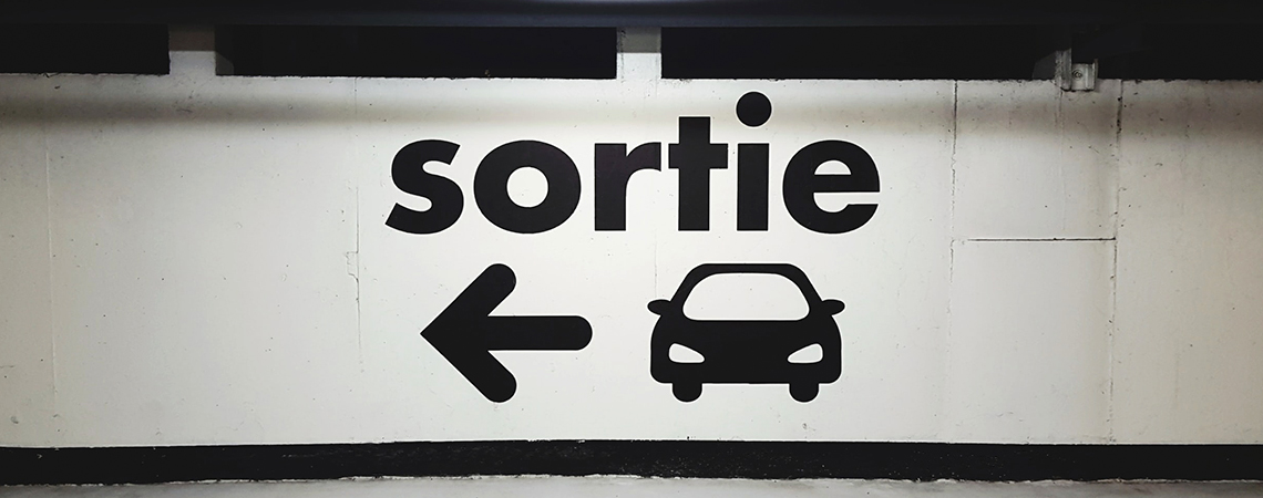 Signalétique : sortie de parking.